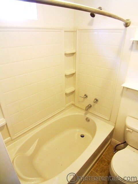 Building Photo - 654 City Park Ave