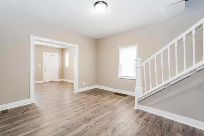 Building Photo - 761-763 Seymour Ave