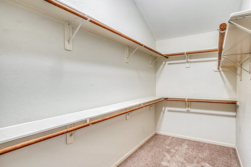 Building Photo - 2219 Diamond Crest Dr