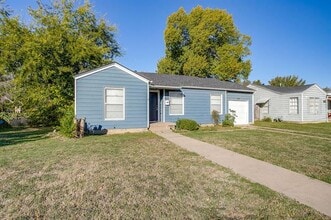 Building Photo - 2305 Bonnie Brae Ave