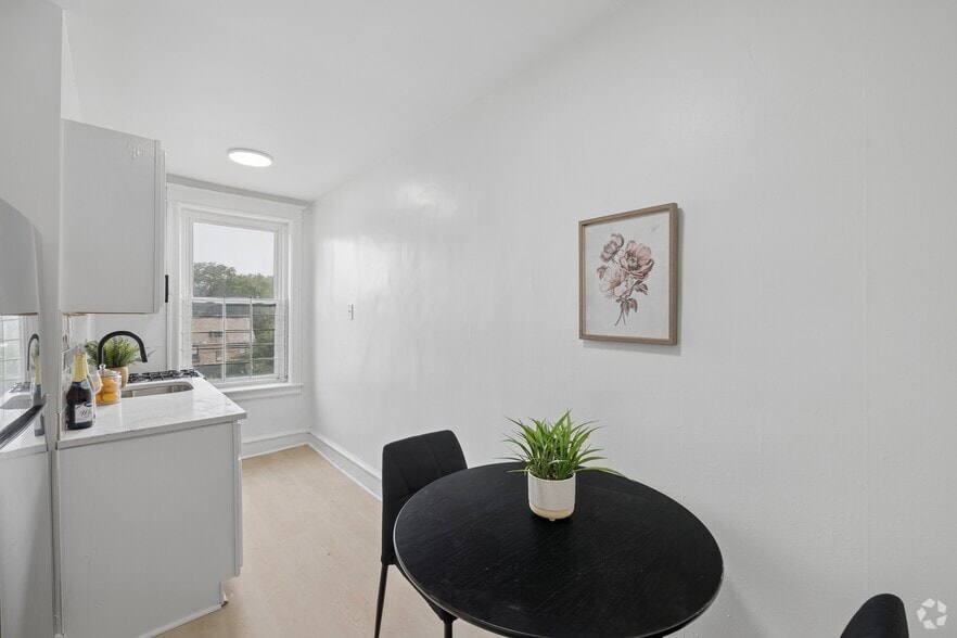 Studio - 450SF - Kitchen - Belmont Place