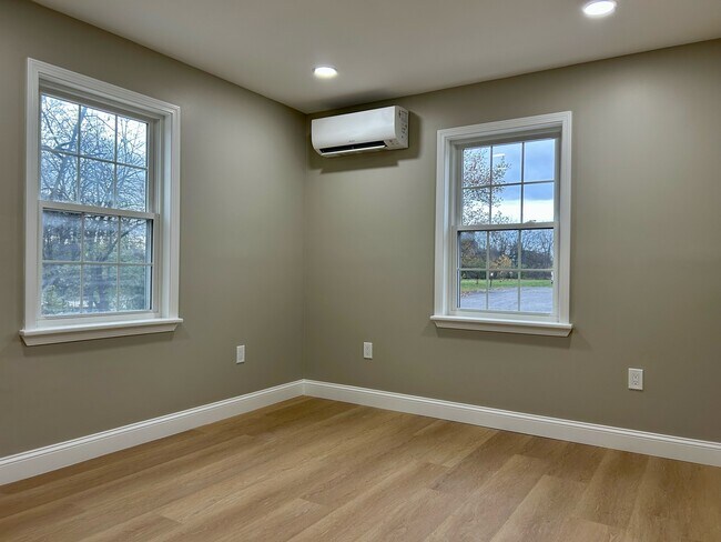 Building Photo - 60 W Church Rd