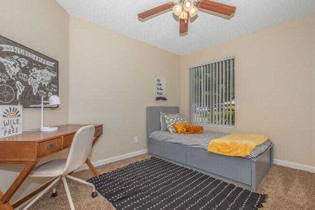 Building Photo - Great space for every taste. You'll love o...