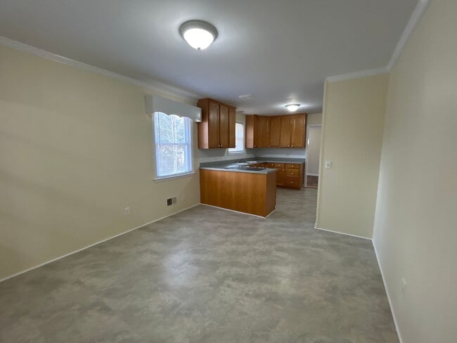 Building Photo - Saluda Gardens Home