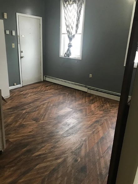 Primary Photo - 728 Anderson St