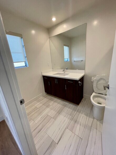 Building Photo - 6133 Fountain Ave