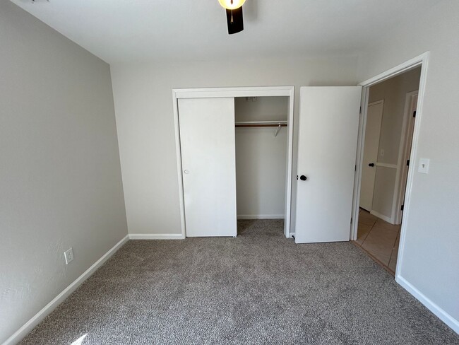 Building Photo - 536 Navarre Pl