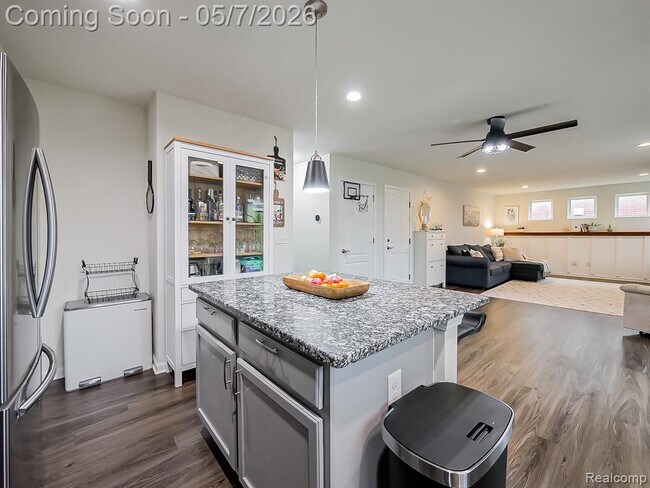 Building Photo - 8640 Quincy Dr