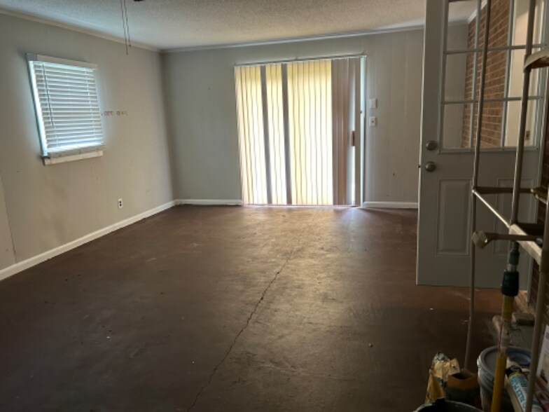 Building Photo - 706 S Washington Ave