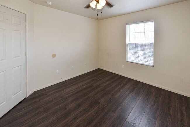 Building Photo - 2305 Riley Dr
