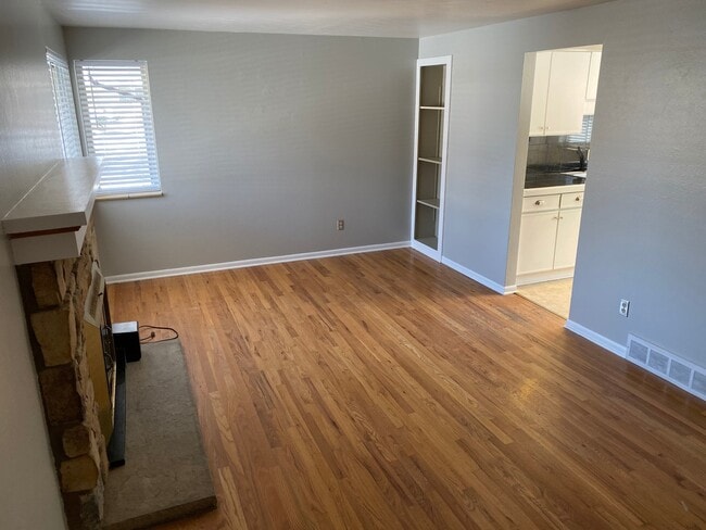 Building Photo - $0 DEPOSIT OPTION. CHARMING BRICK RANCH WI...