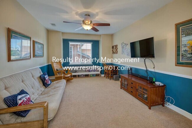 Building Photo - Spacious and upgraded 4 Bed 3 Bath Roseville Home