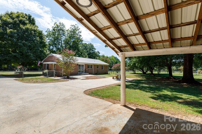 Building Photo - 734 Culp Ferguson Rd