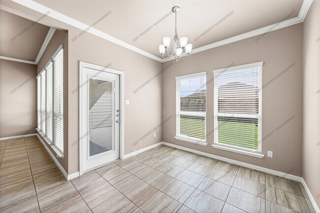Building Photo - 3 Bedroom- 2 Bathroom in Hills of Westwood