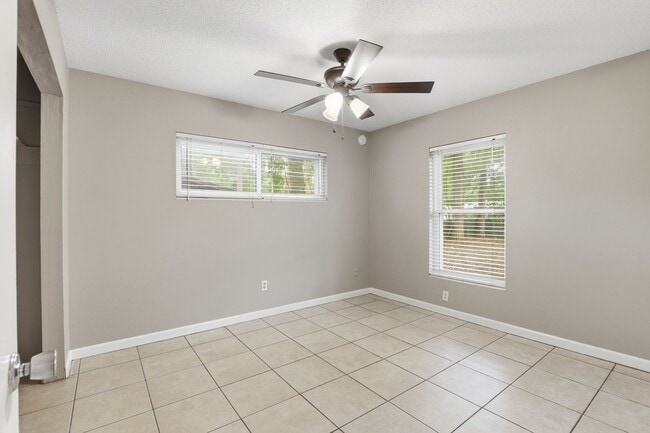 Building Photo - 3 bedroom 2 bath house in Northwood Pines