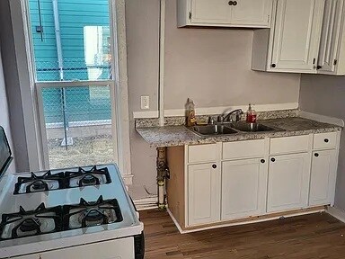 Building Photo - 2108 16th Ave S