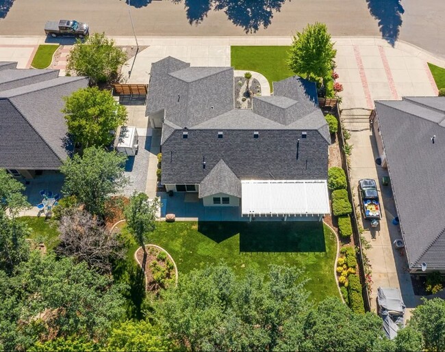 Building Photo - Beautiful Custom East Redding Home with a ...