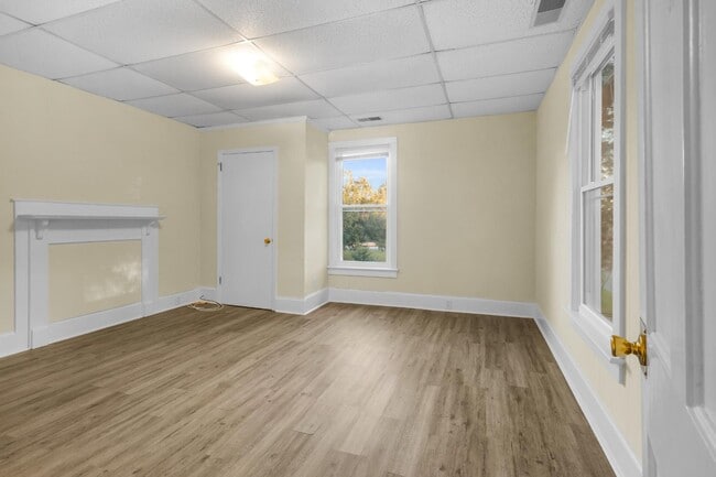 Building Photo - 1110 N Pasteur St