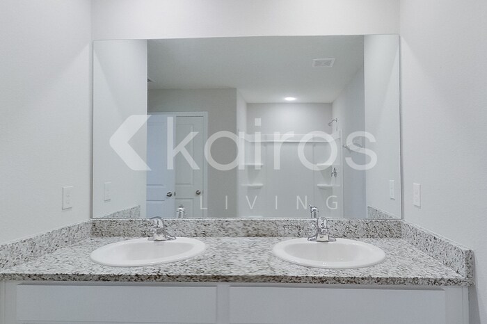 Building Photo - 8604 SW 44th Ct
