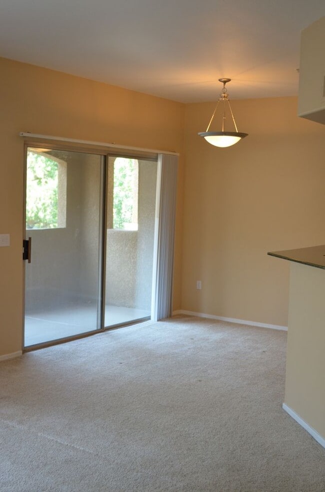 Building Photo - MOVE IN Special!!  Biltmore 2 bedroom!
