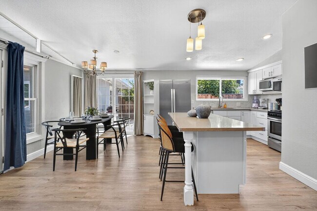 Building Photo - 1004 Airport Blvd