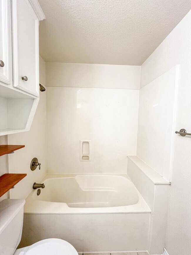 Building Photo - Available NOW!!!! This charming 1 story, 3...