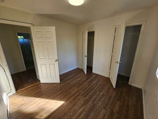 Building Photo - Palk like setting Lower Lake