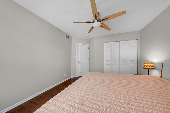Building Photo - 1472 N Pinehurst Dr