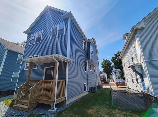 Building Photo - ****Providence/Northside – Brand-New Const...