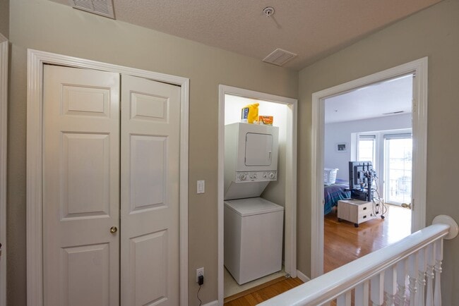 Building Photo - Two bedroom + Bonus room in Vancouver - View