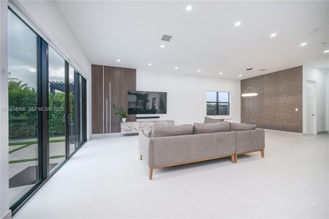 Building Photo - 8842 NW 161st Terrace