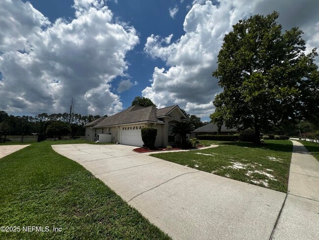 Building Photo - 10310 Hamlet Glen Dr