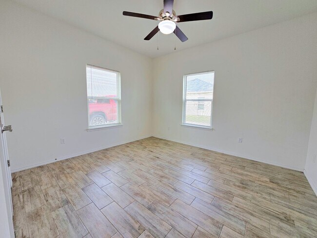 Building Photo - 1809 Atrium Pl Dr