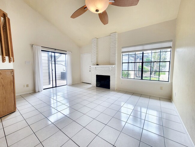 Building Photo - Modern and Cozy 2/BR 2/BA Home in Gated Co...