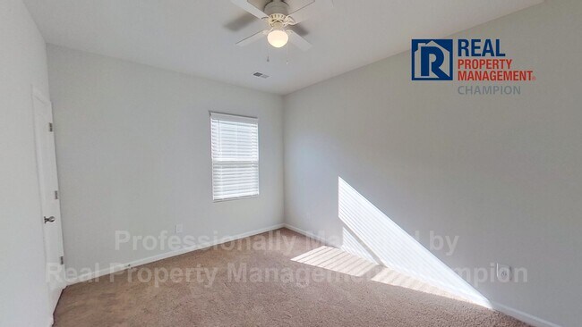 Building Photo - Beautiful Home with Spacious and Open Floorplan