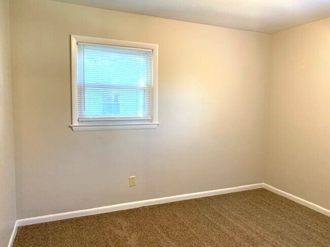 Building Photo - 50% OFF UNTIL 2026!  APPLICATION FEE ONLY ...