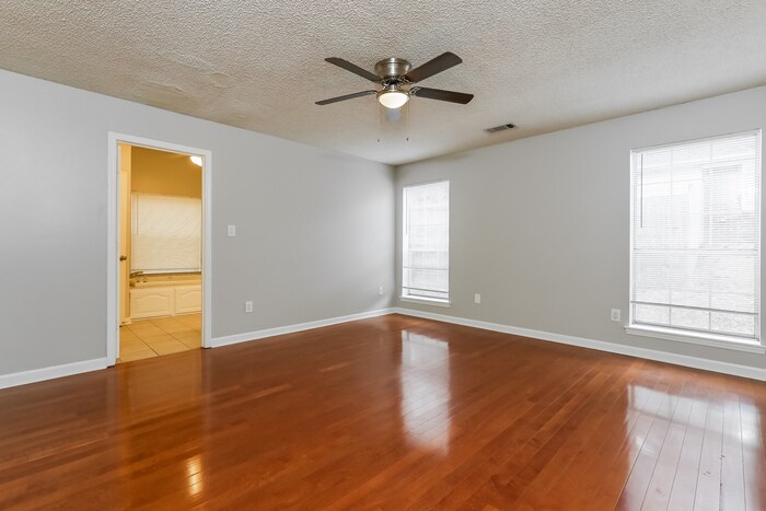 Building Photo - 210 Dogwood Pl Dr