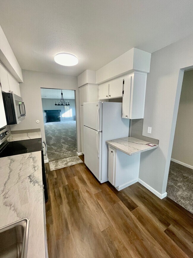 Building Photo - 204 Rockwood Dr