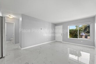 Building Photo - 145 Glenhaven Way