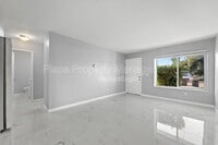 Building Photo - 145 Glenhaven Way
