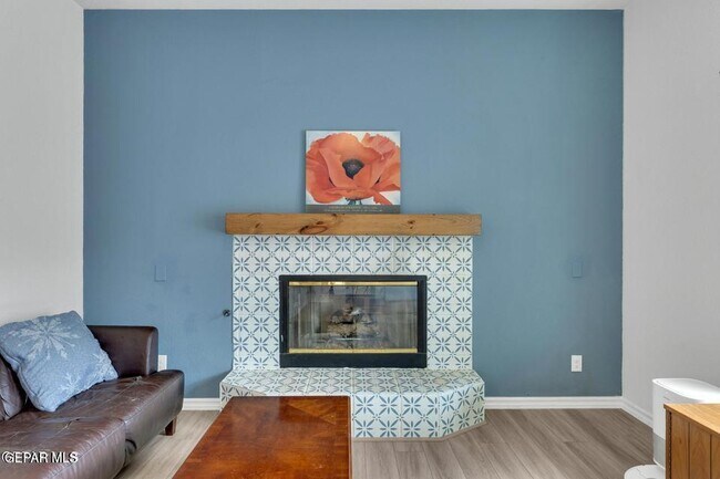 Building Photo - 1121 Regal Ridge Dr