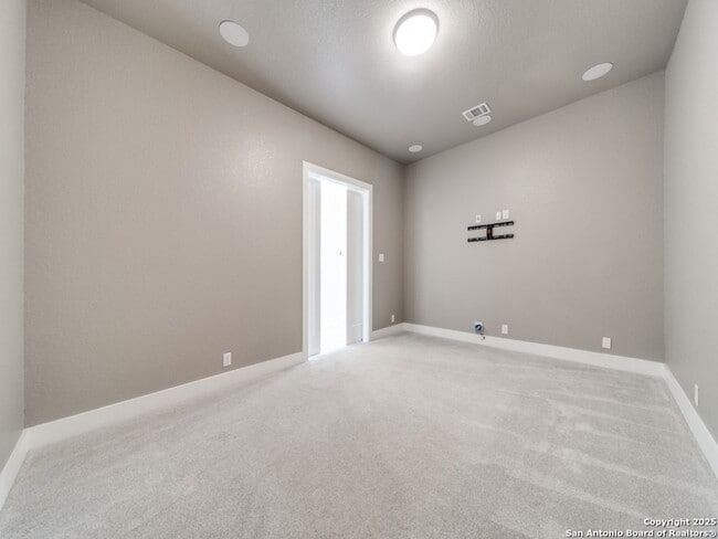 Building Photo - 122 Wildrose Hill Dr