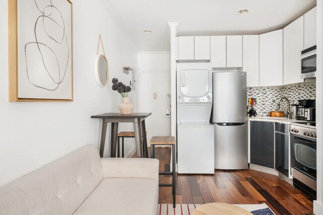 Building Photo - 241 E 24th St