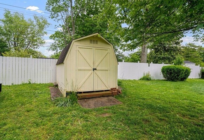 Building Photo - 3 Bed/2 Bath Home with 2 Car Garage
