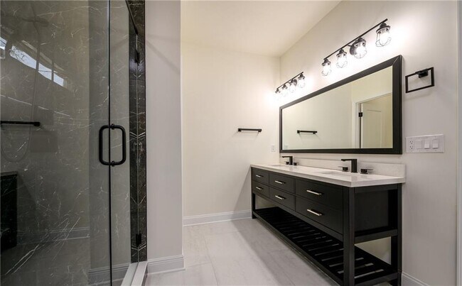 Building Photo - 537 Stillwood Dr