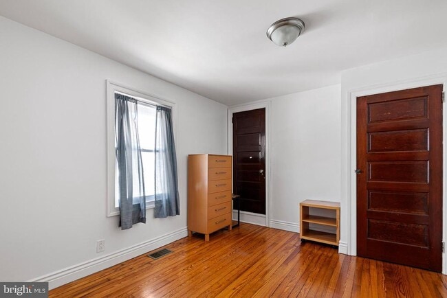 Building Photo - 27 Reamer Ave