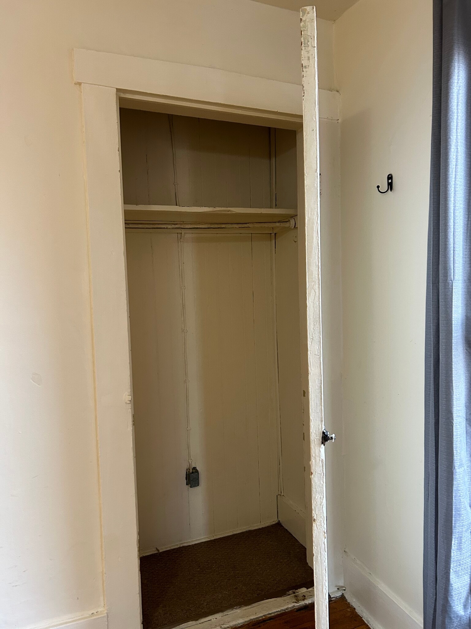 Closet - 307 N 4th St