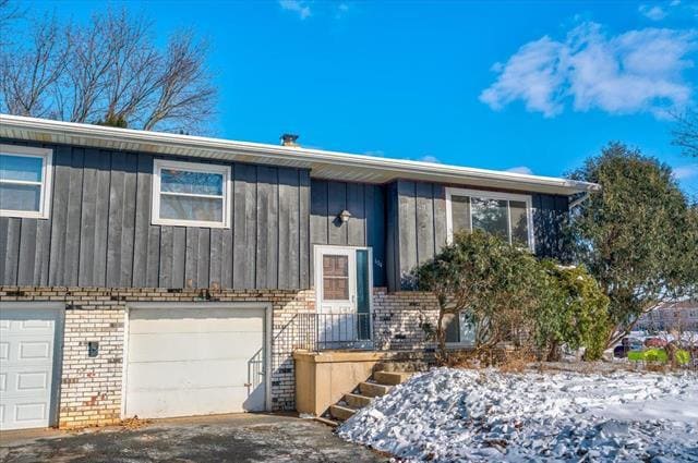 Building Photo - 604 Oak St