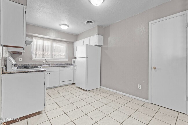 Building Photo - 5712 Longview Dr