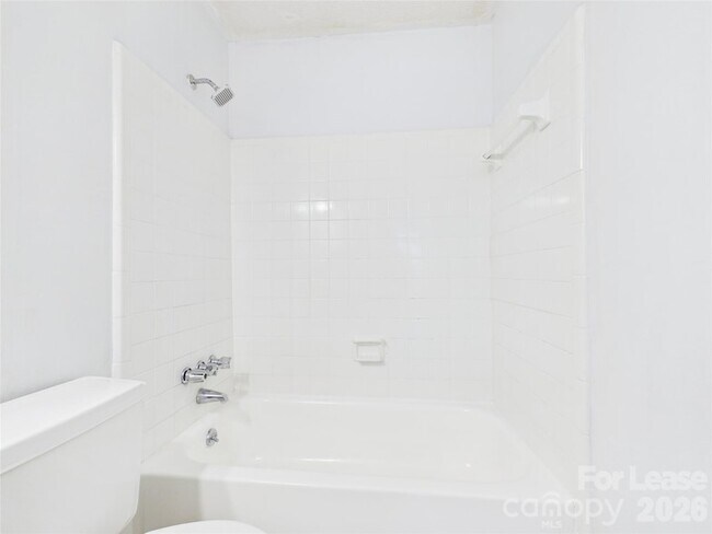 Building Photo - 8811 Hunter Ridge Dr